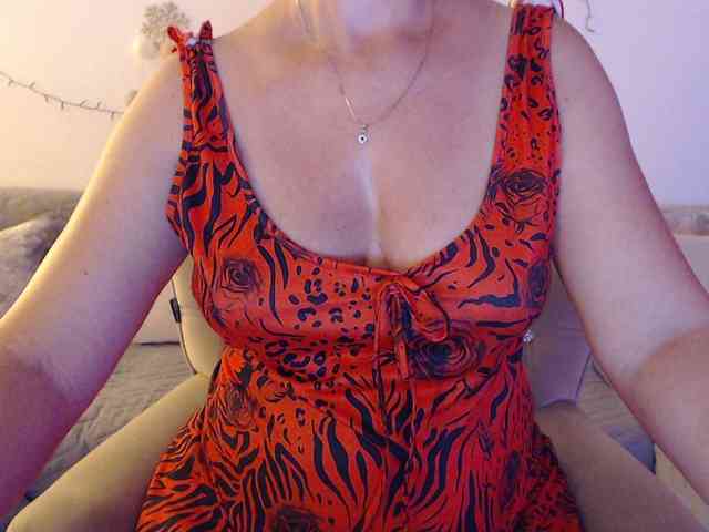 goodSnowQueen webcam