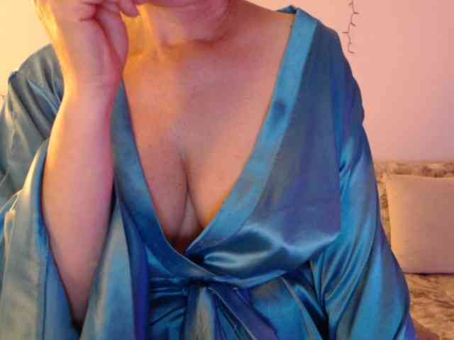 goodSnowQueen Live Webcam on BongaCams