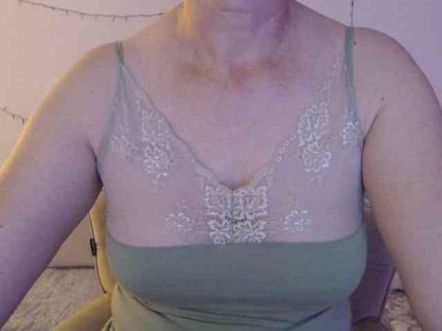 goodSnowQueen webcam