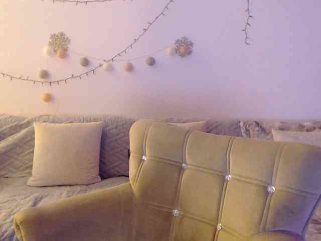 goodSnowQueen webcam
