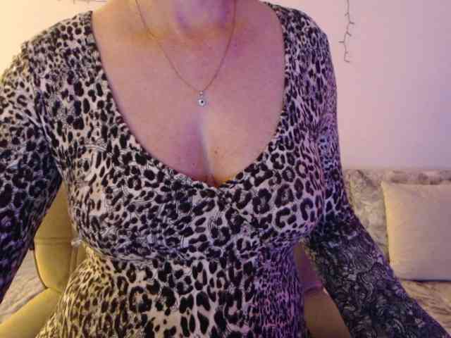 goodSnowQueen webcam