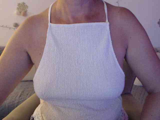 goodSnowQueen webcam