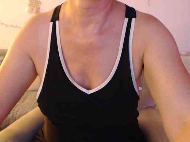 goodSnowQueen webcam