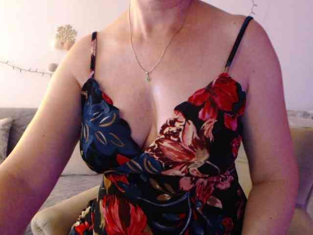 goodSnowQueen webcam