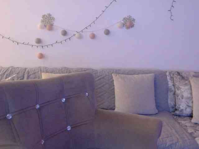 goodSnowQueen webcam