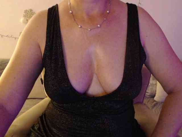 goodSnowQueen webcam