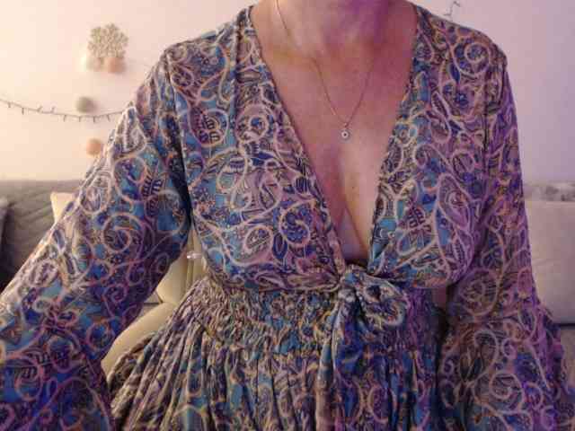 goodSnowQueen webcam