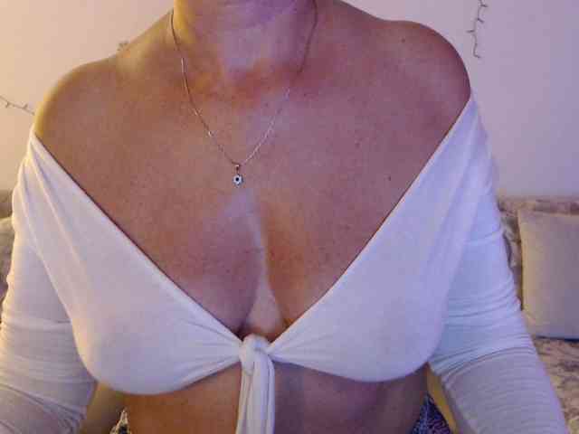 goodSnowQueen webcam