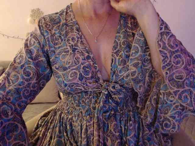 goodSnowQueen webcam