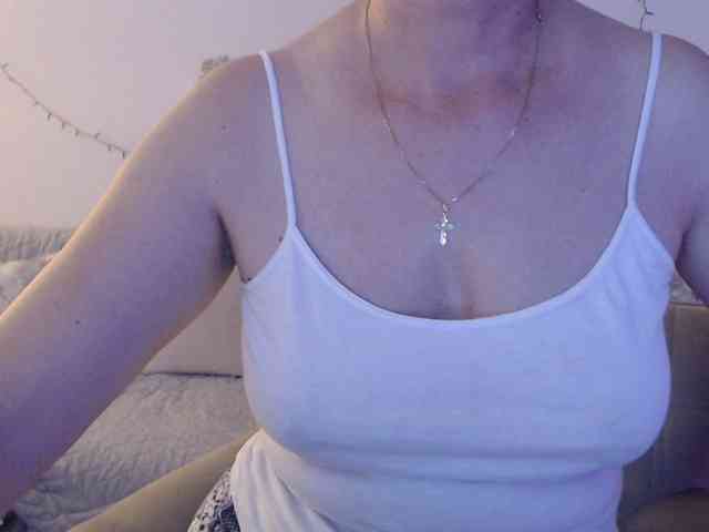 goodSnowQueen webcam