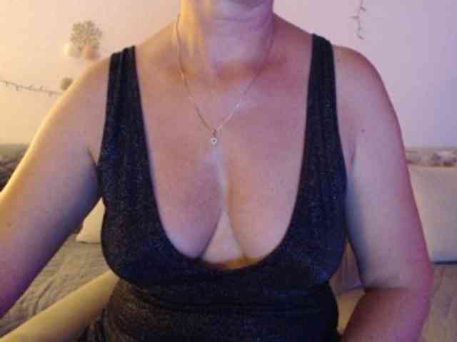 goodSnowQueen webcam