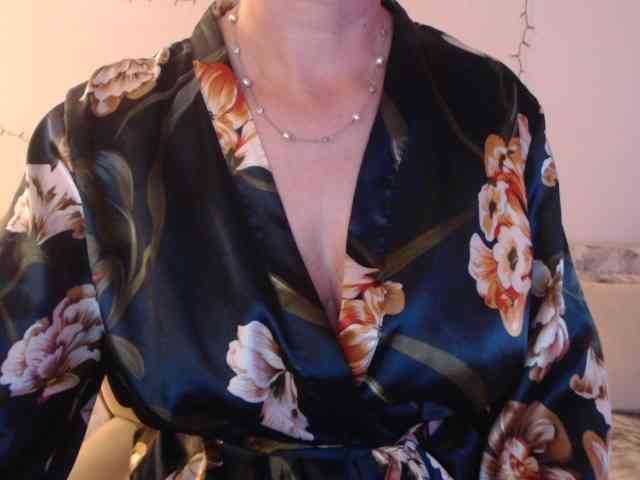 goodSnowQueen webcam