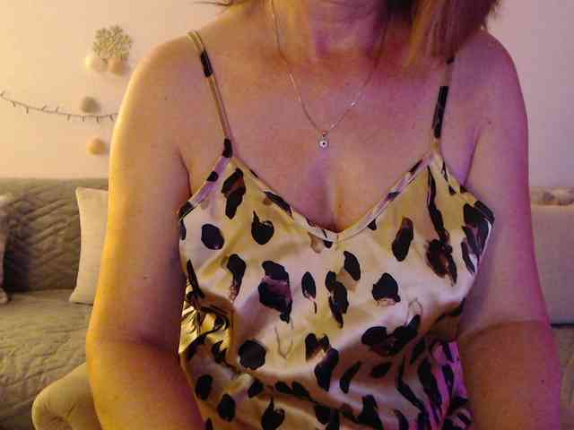 goodSnowQueen webcam