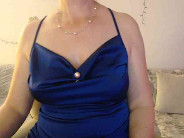 goodSnowQueen webcam