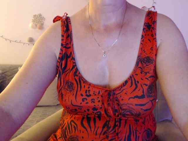 goodSnowQueen webcam