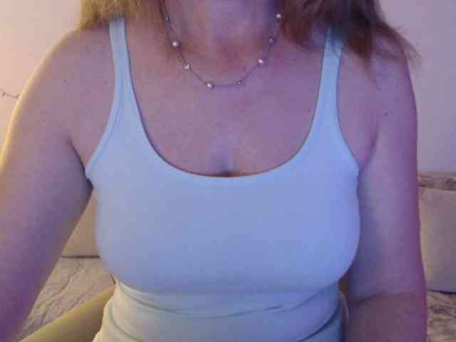 goodSnowQueen webcam