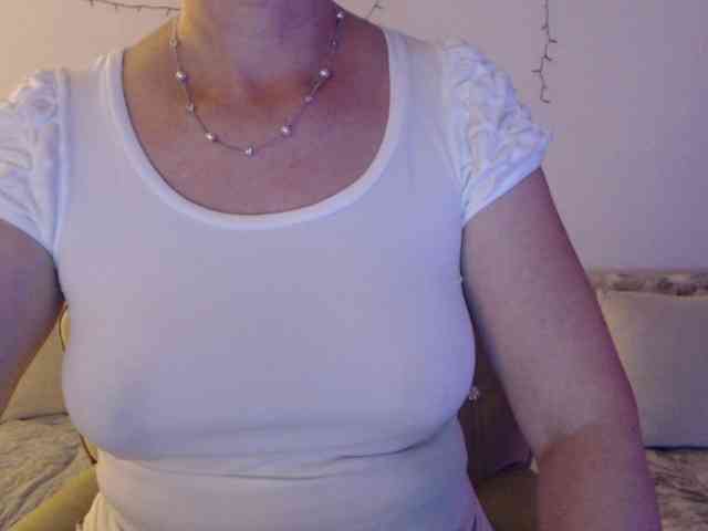 goodSnowQueen webcam