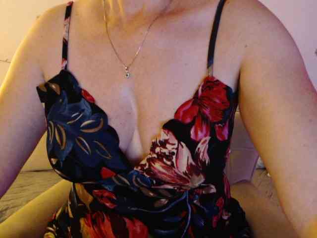 goodSnowQueen webcam