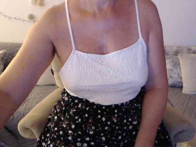 goodSnowQueen webcam