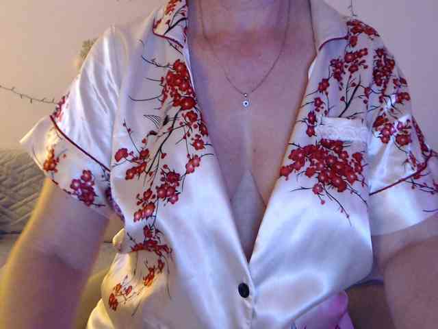 goodSnowQueen webcam