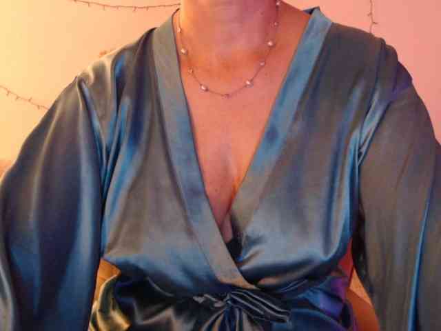 goodSnowQueen webcam