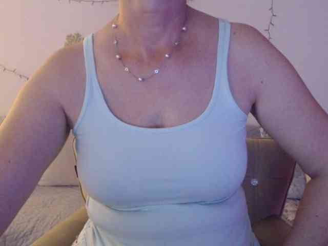 goodSnowQueen webcam