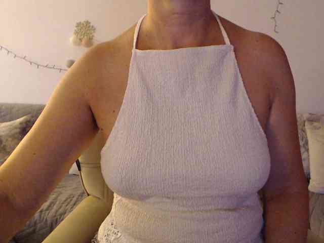 goodSnowQueen webcam