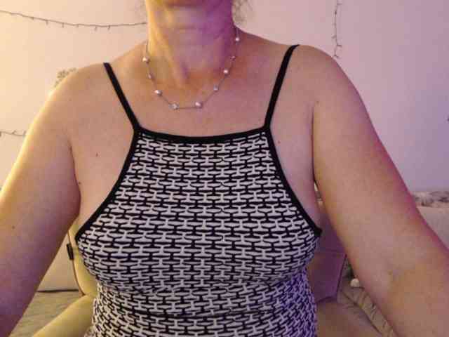 goodSnowQueen webcam