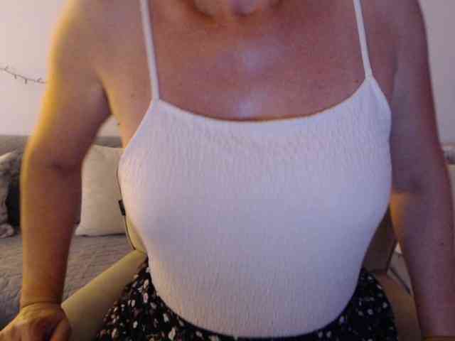 goodSnowQueen webcam