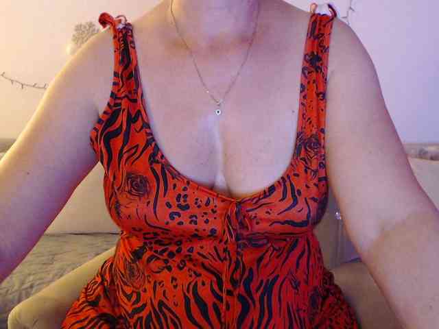 goodSnowQueen webcam