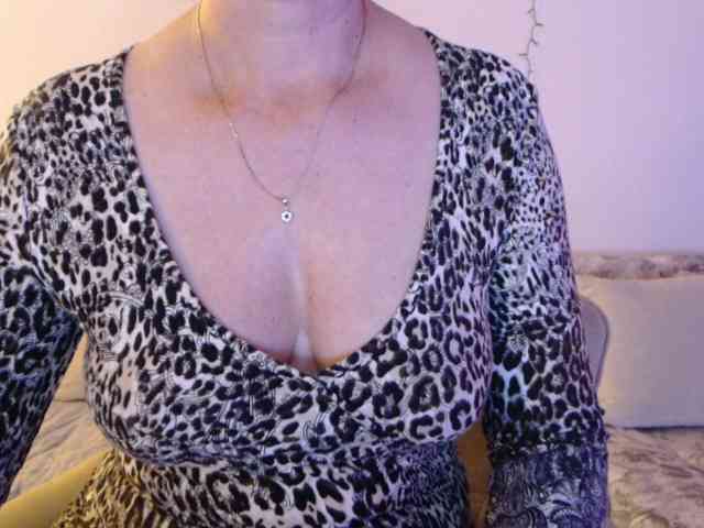 goodSnowQueen webcam