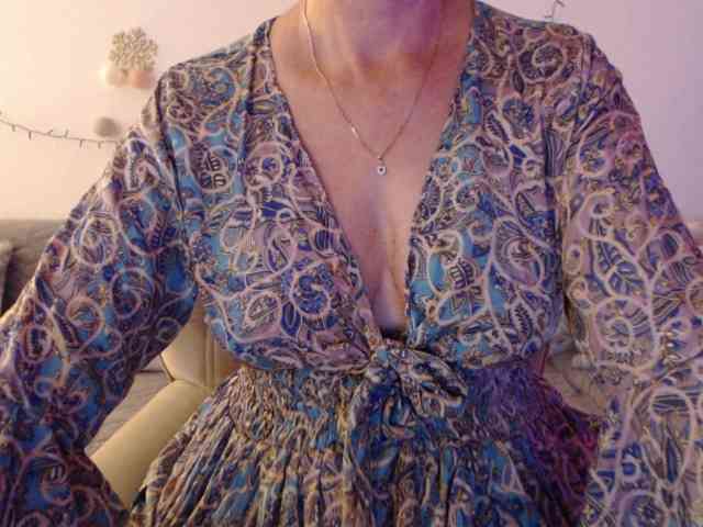 goodSnowQueen webcam