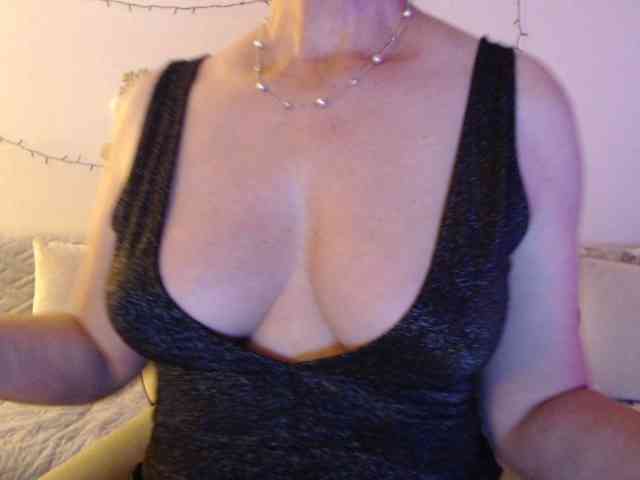 goodSnowQueen webcam