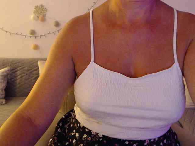 goodSnowQueen webcam