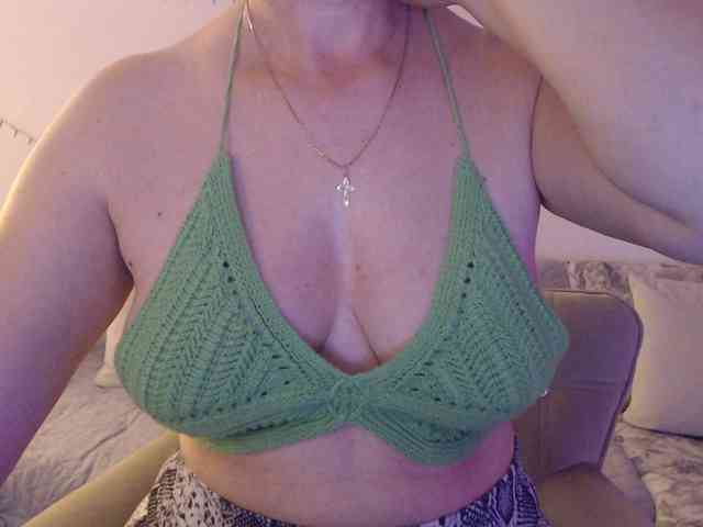 goodSnowQueen webcam