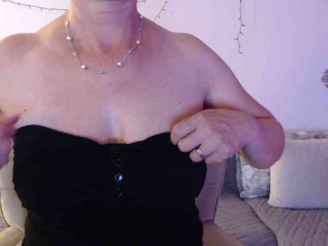 goodSnowQueen webcam