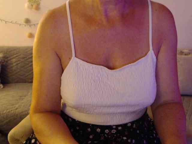 goodSnowQueen webcam
