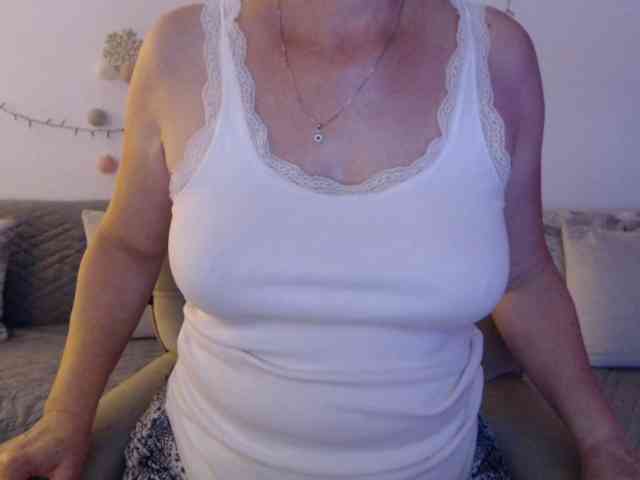 goodSnowQueen webcam