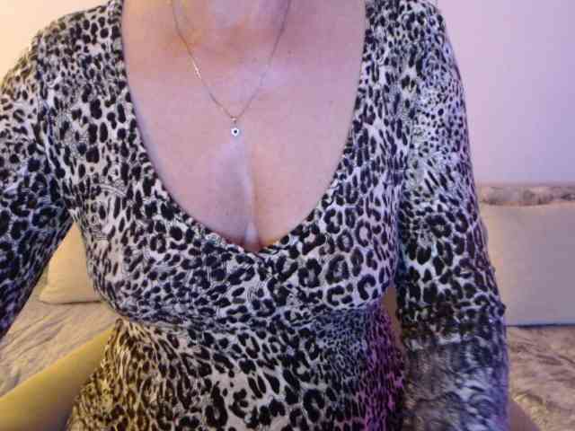 goodSnowQueen webcam
