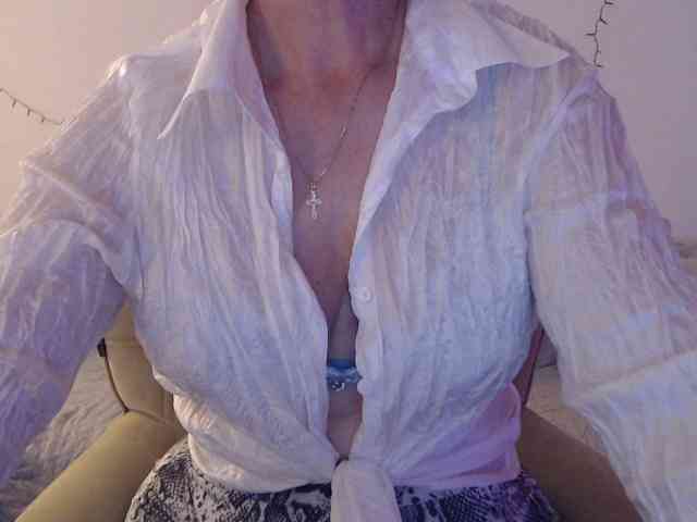 goodSnowQueen webcam