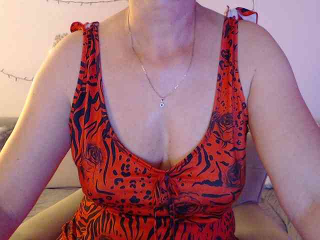goodSnowQueen webcam
