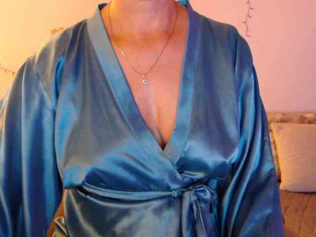 goodSnowQueen webcam
