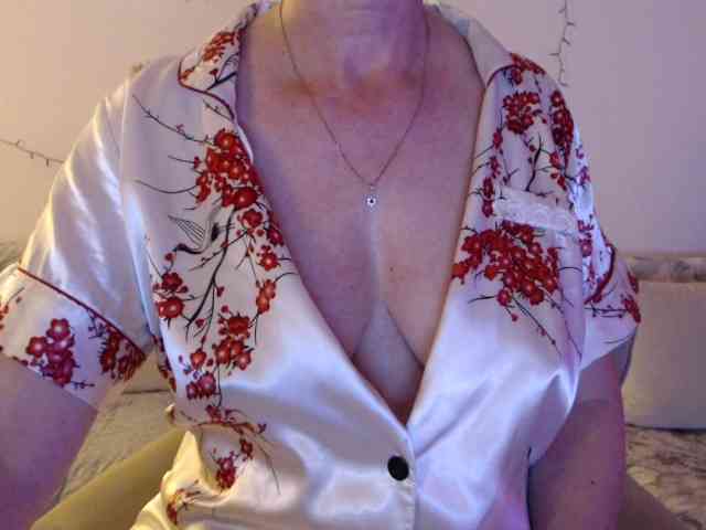 goodSnowQueen webcam