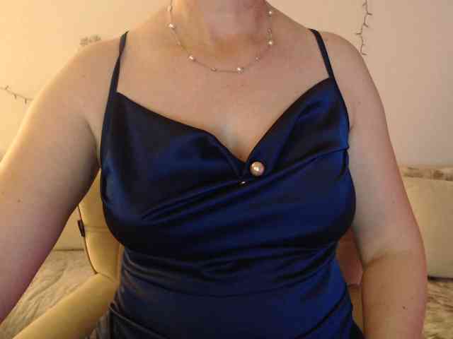 goodSnowQueen webcam
