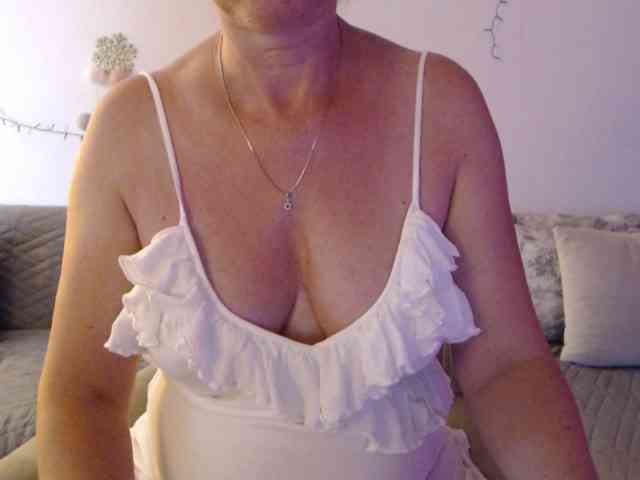 goodSnowQueen webcam