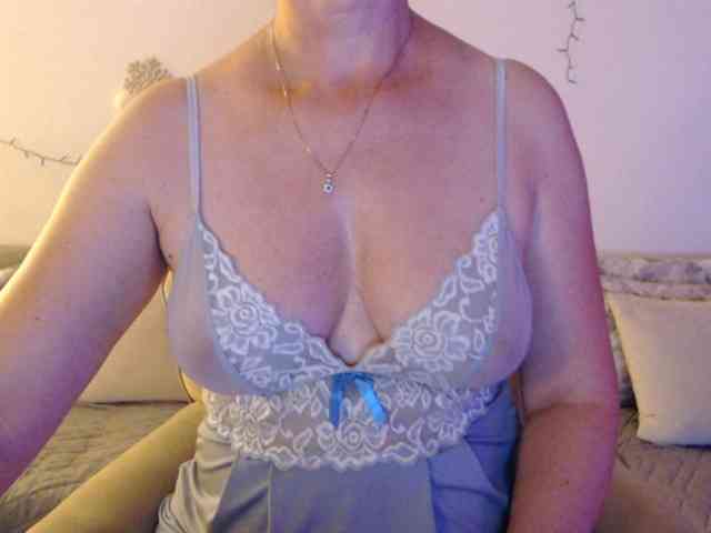 goodSnowQueen webcam