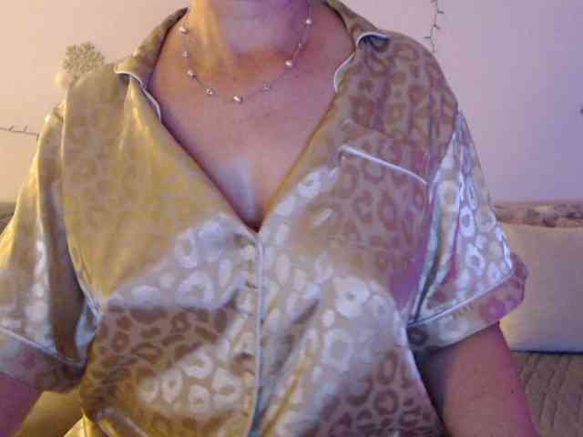 goodSnowQueen webcam