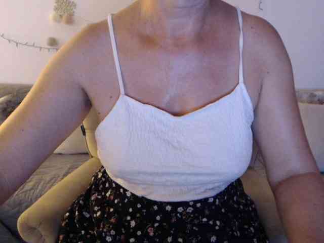goodSnowQueen webcam