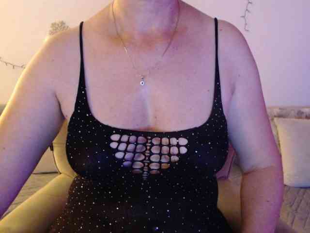 goodSnowQueen webcam