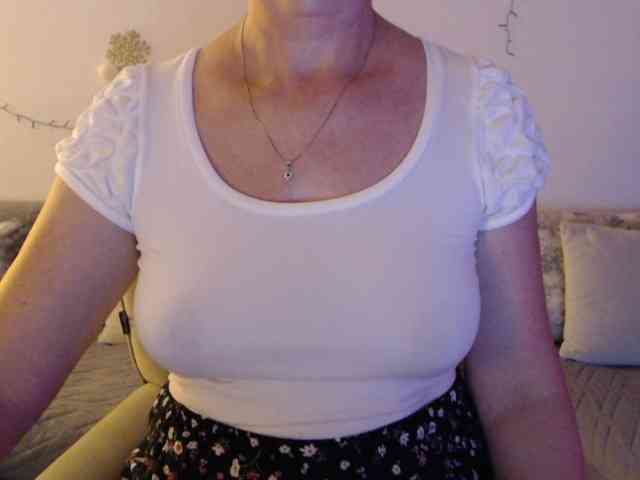 goodSnowQueen webcam